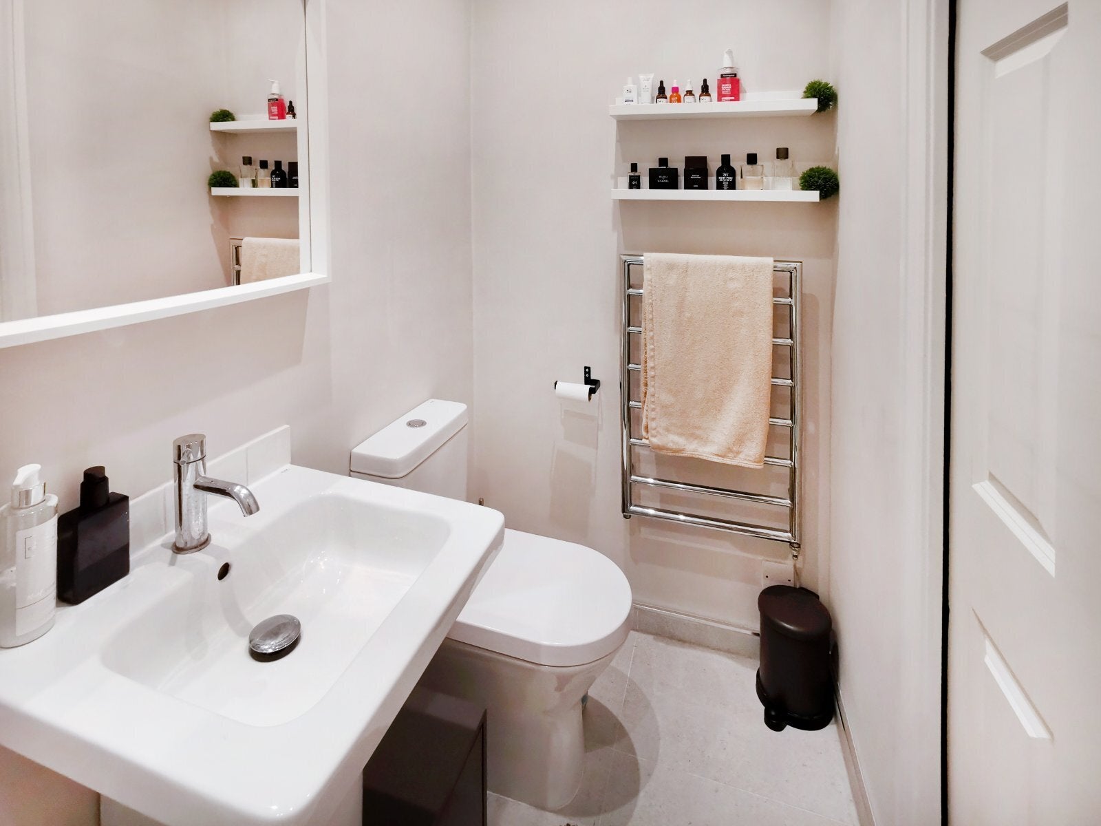 Flat Sheen Lane in Greater London