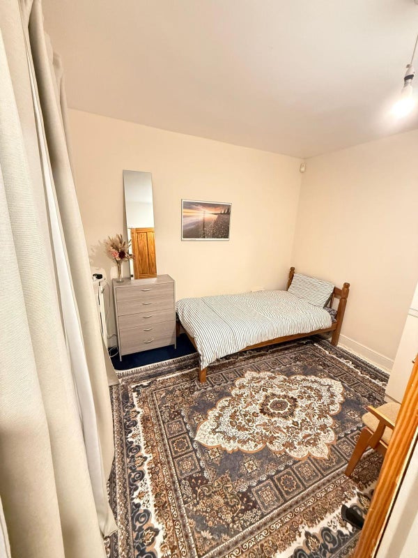 Room Uxbridge Road in Slough