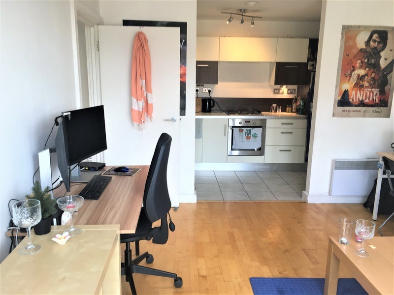 Flat Fairfield Road in Greater London