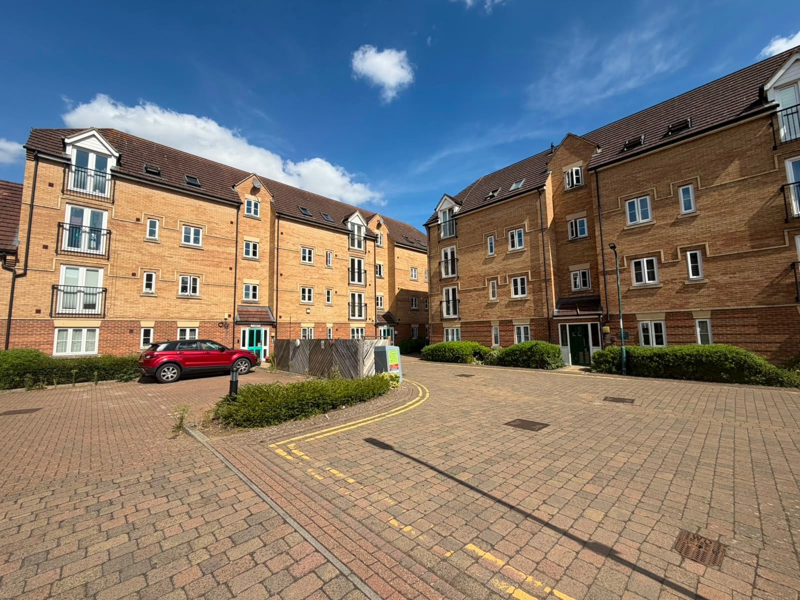 Flat Regal Place in Peterborough