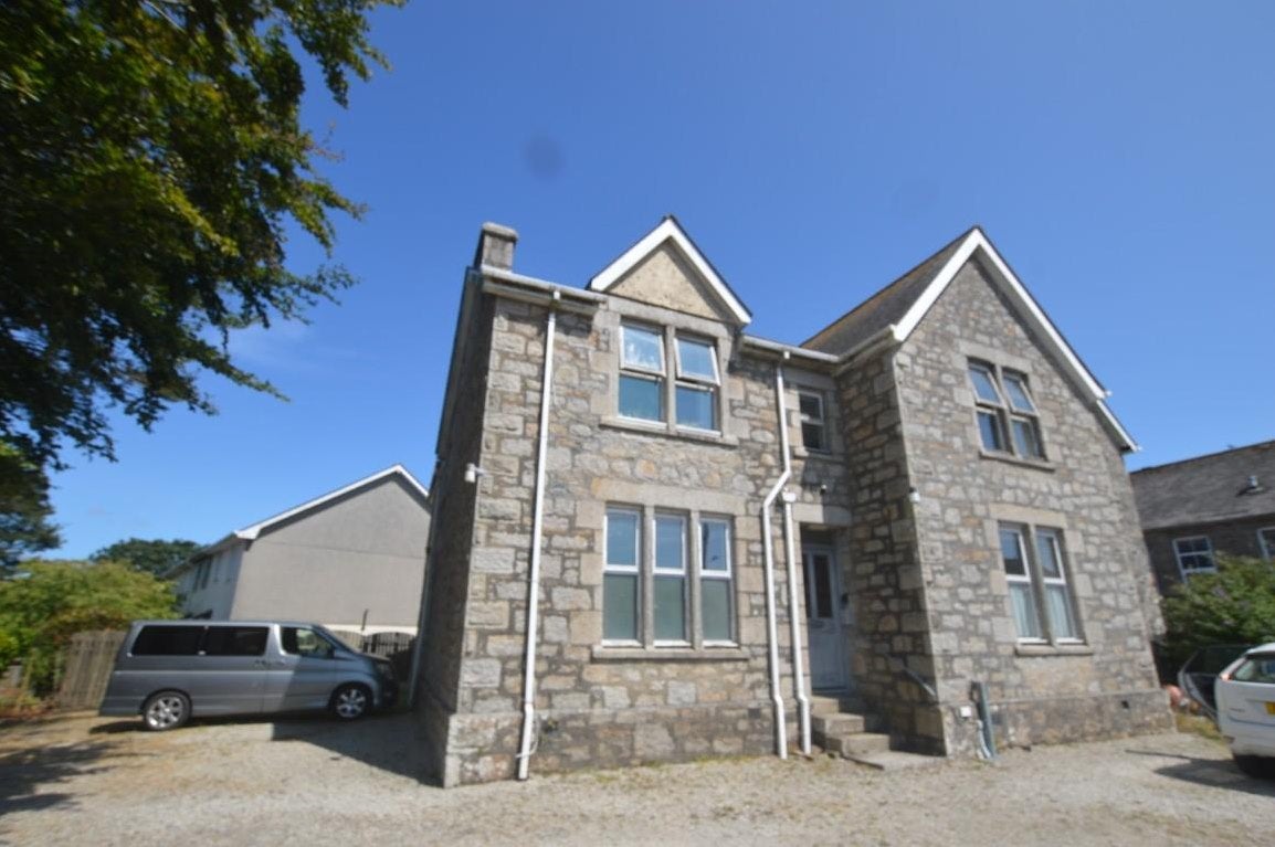 Flat New Road in Camborne