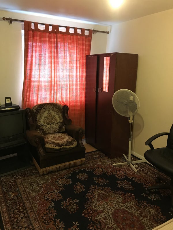 Room Edward Court in Greater London