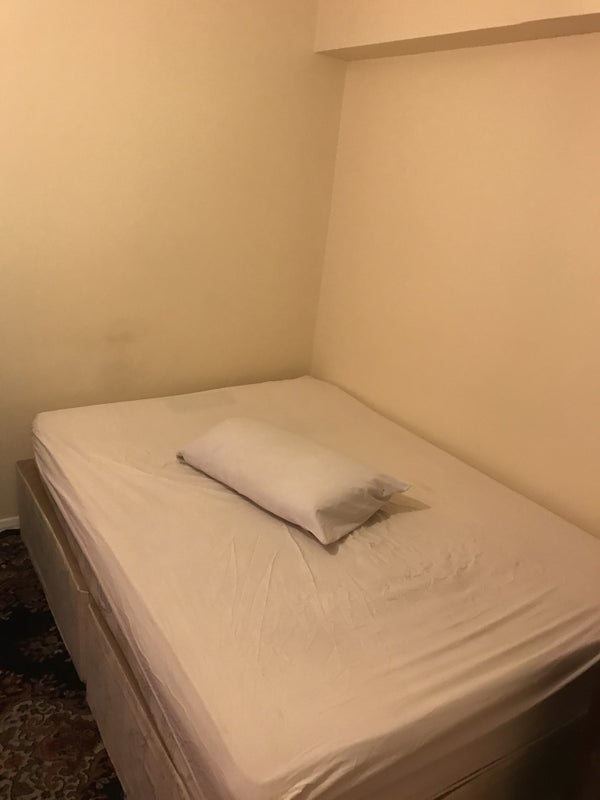 Room Edward Court in Greater London