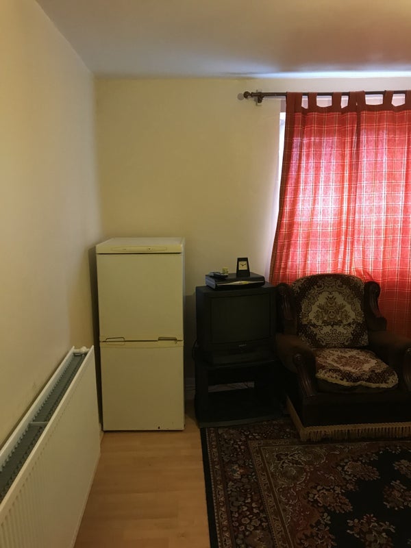 Room Edward Court in Greater London