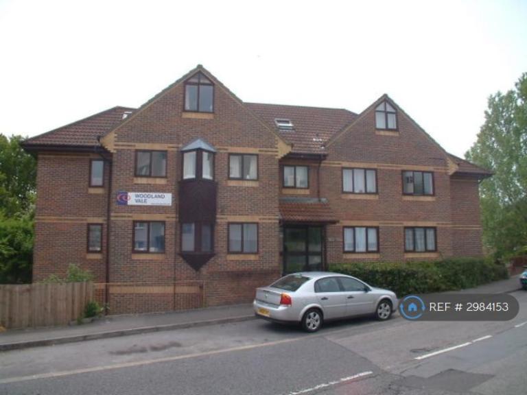 Flat Kathleen Road in Southampton