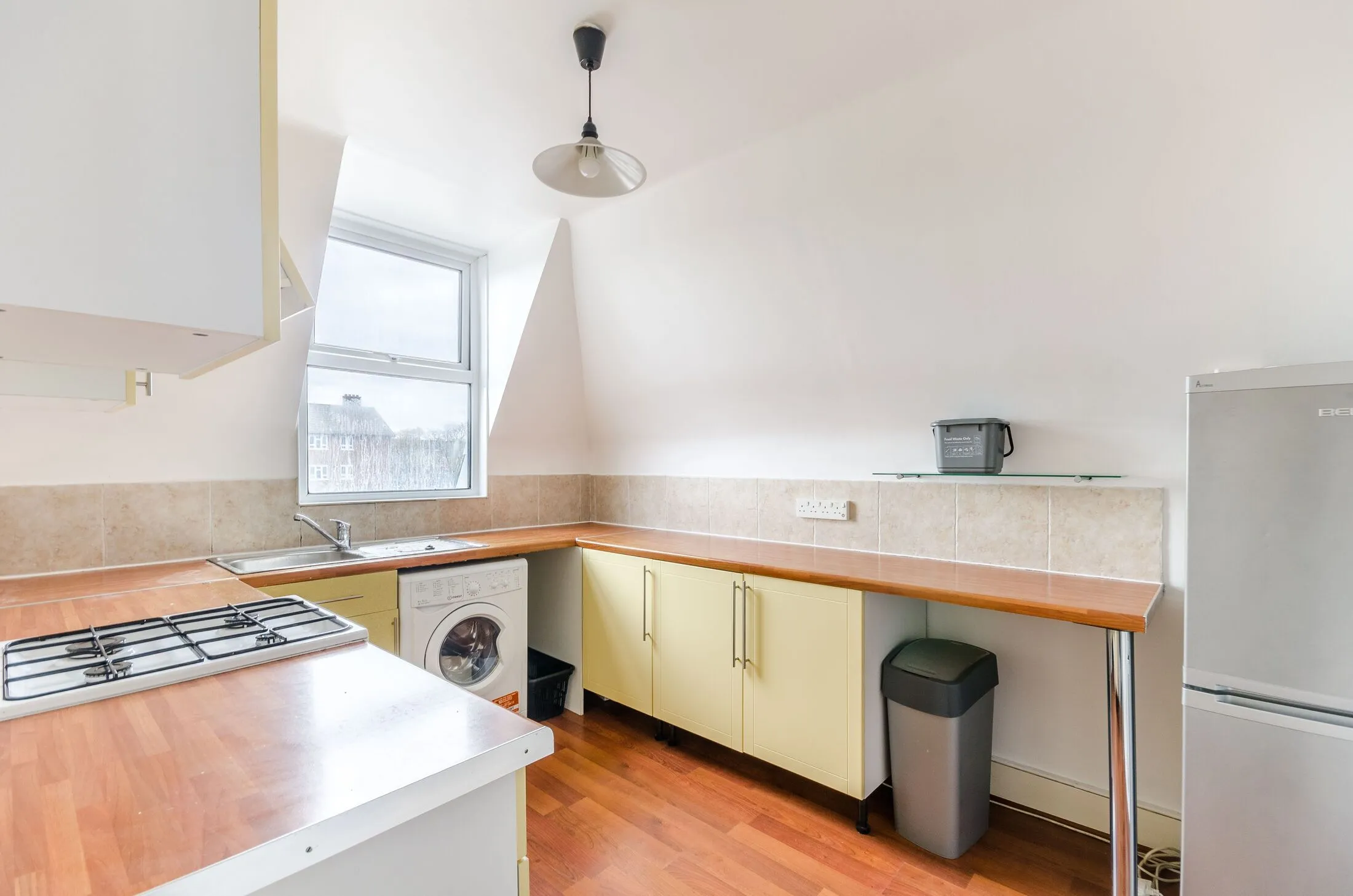 Flat Coldharbour Lane in Greater London