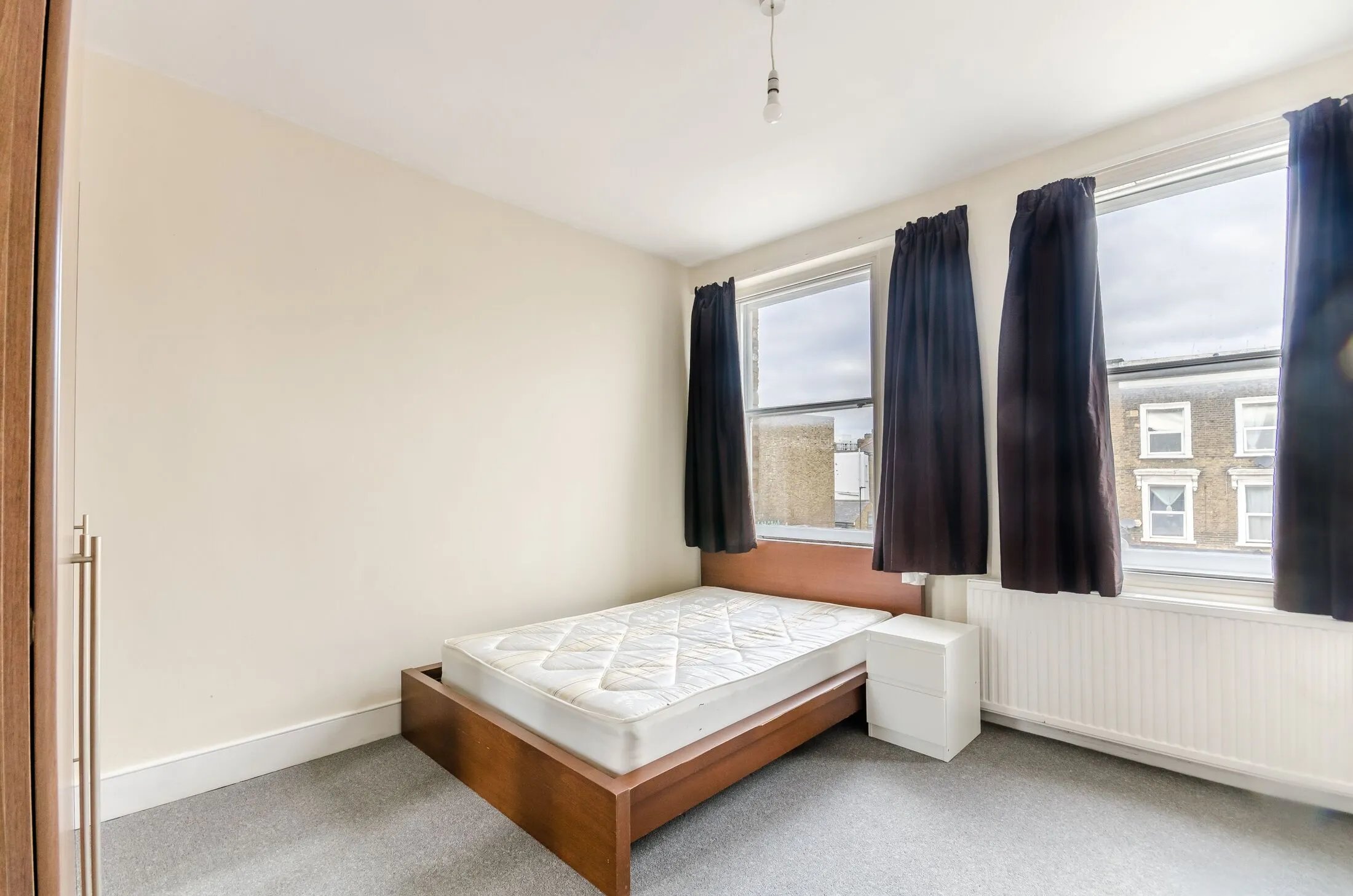 Flat Coldharbour Lane in Greater London