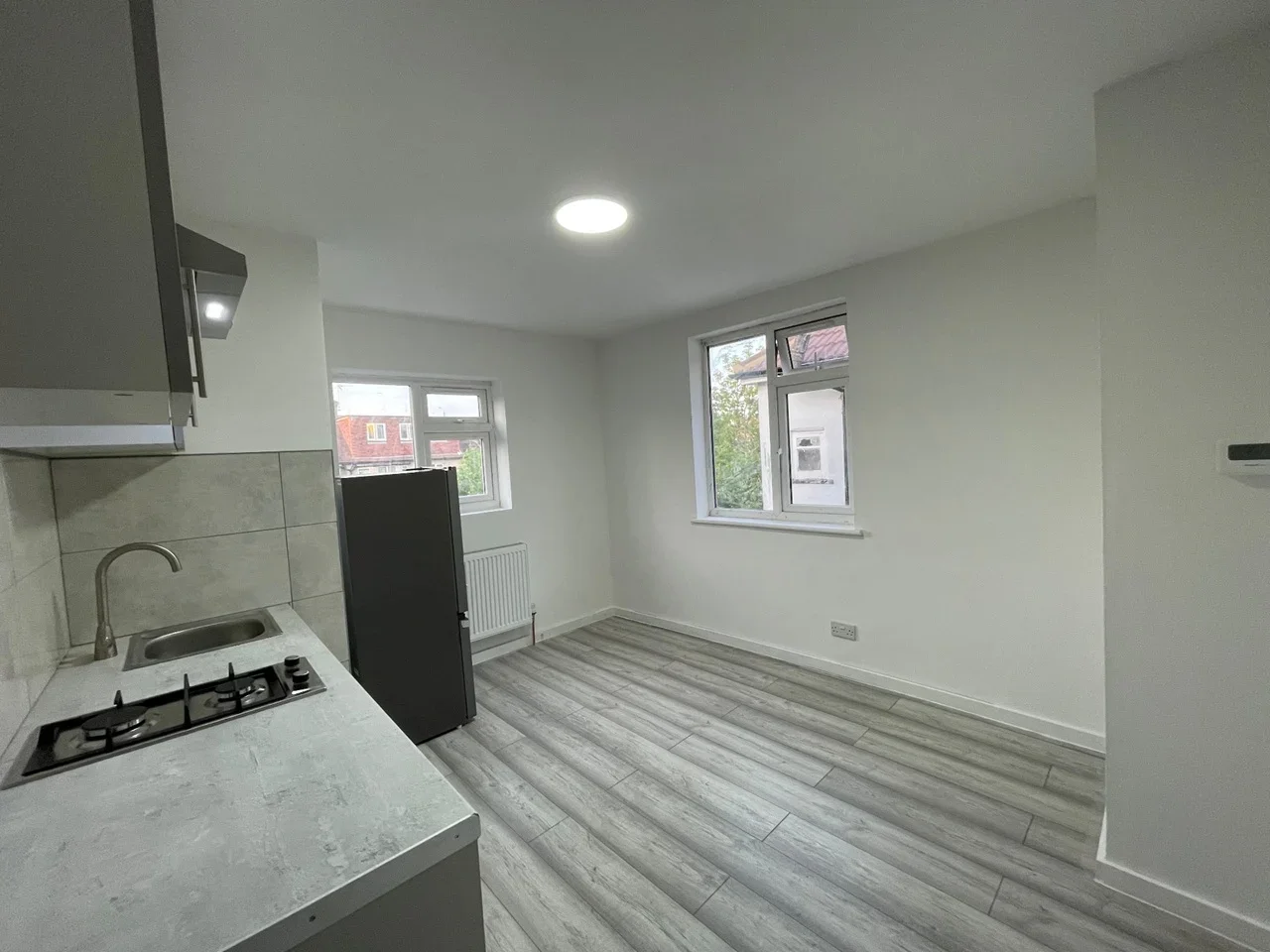 Flat Homefield Road in Greater London