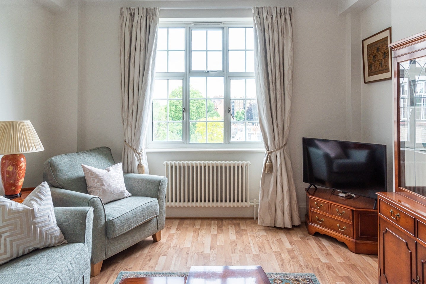 Flat Kensington High Street in Greater London