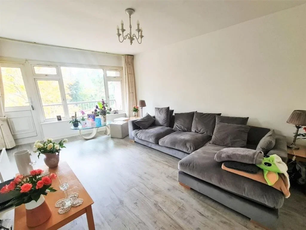 Flat Claire Gardens in Greater London