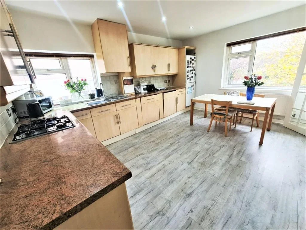 Flat Claire Gardens in Greater London