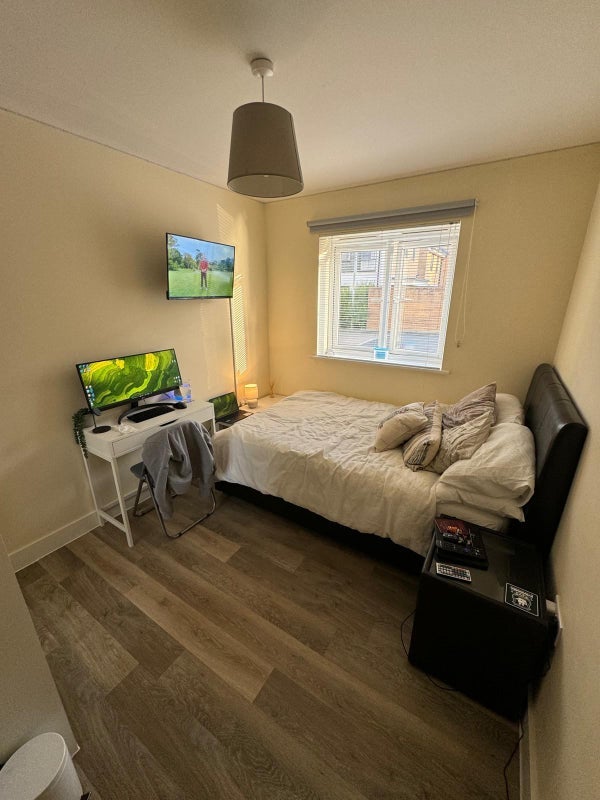 Room Square Leaze in Patchway