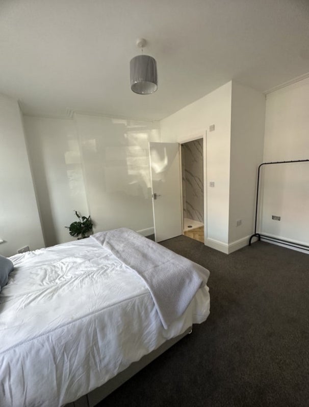 Room Coronation Road in Bristol