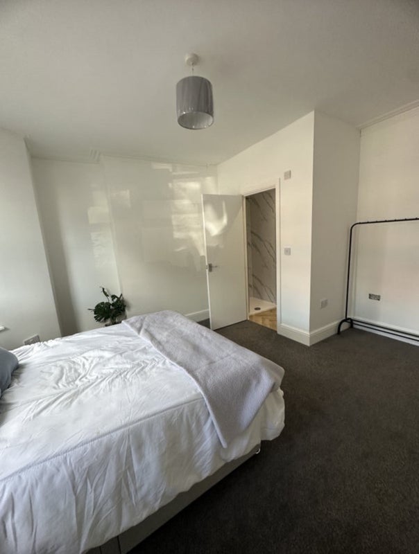 Room Coronation Road in Bristol
