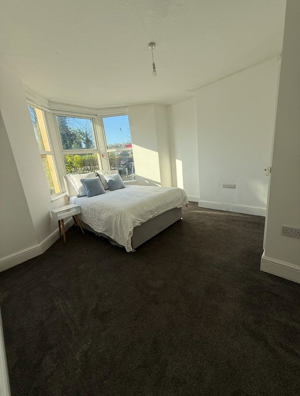 Room Coronation Road in Bristol
