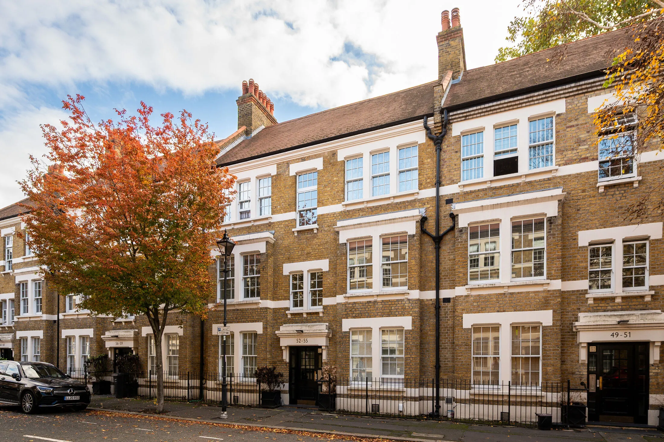 Flat Mitre Road in Greater London