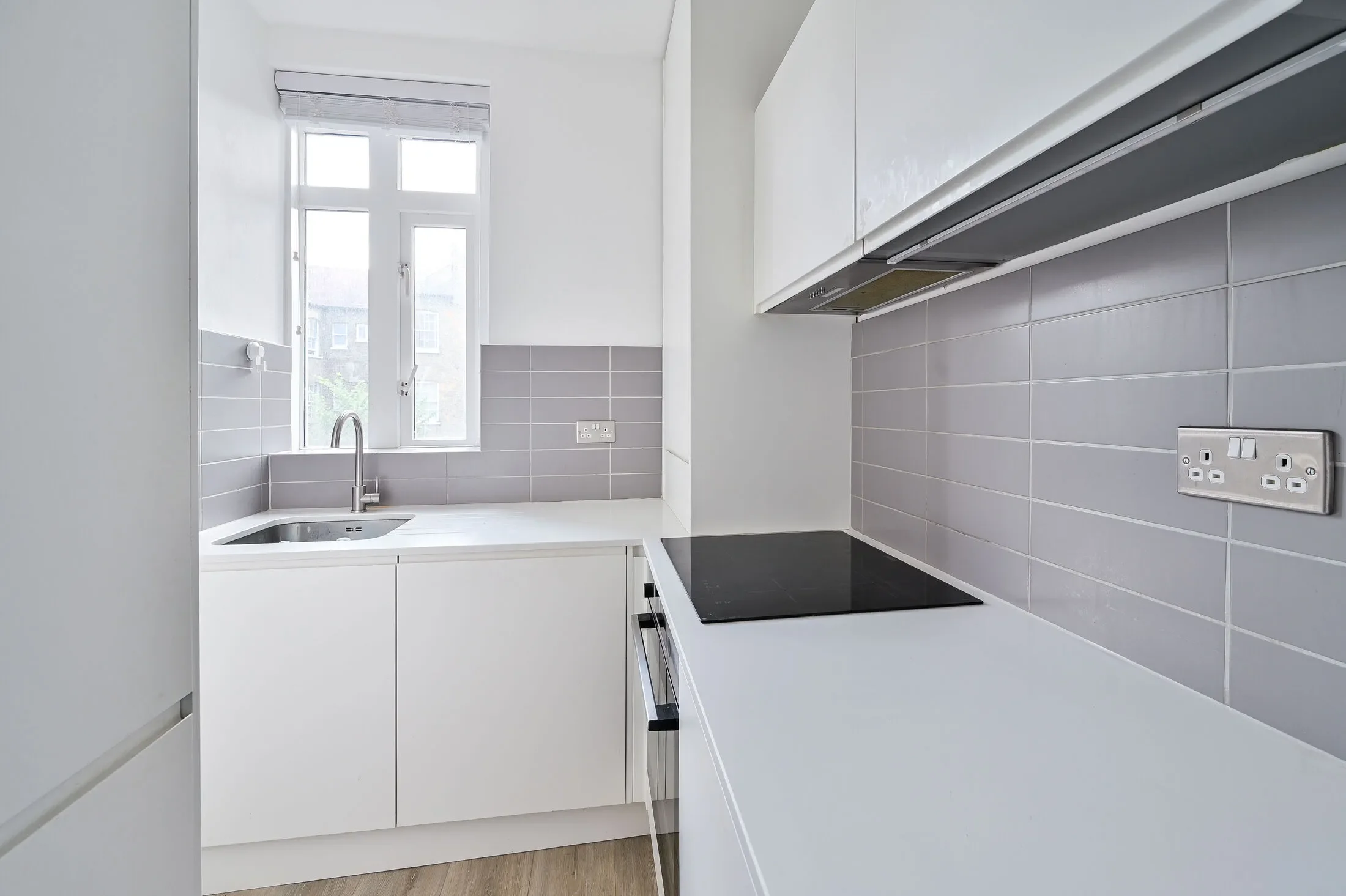 Flat Mitre Road in Greater London