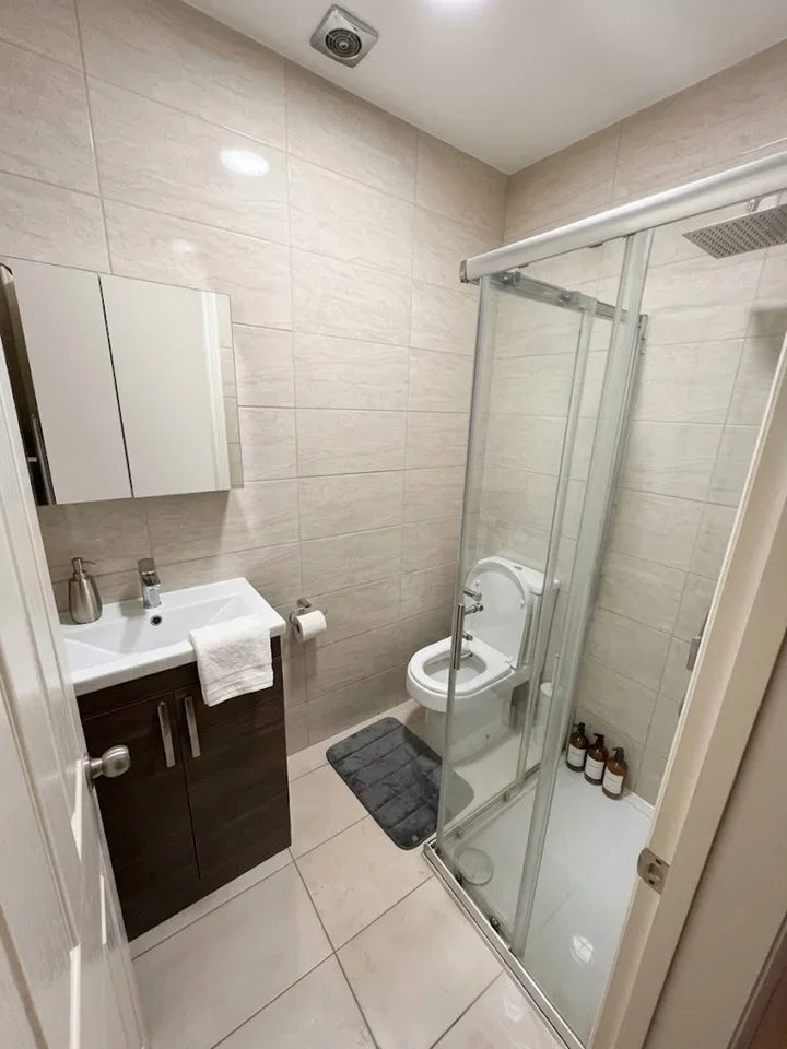 Room Harrow View in Greater London