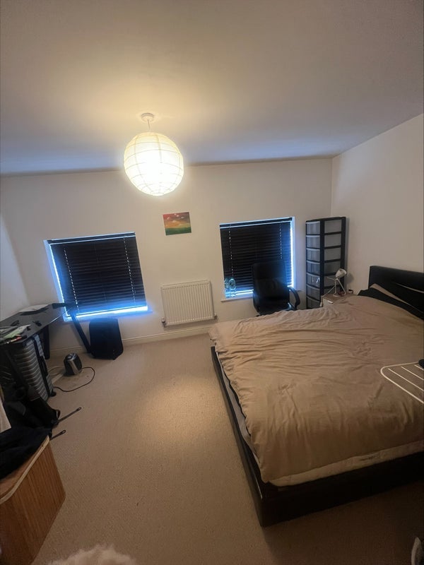 Room Lawnhurst Avenue in Manchester