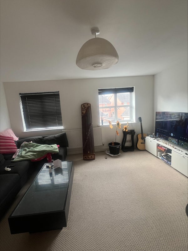 Room Lawnhurst Avenue in Manchester