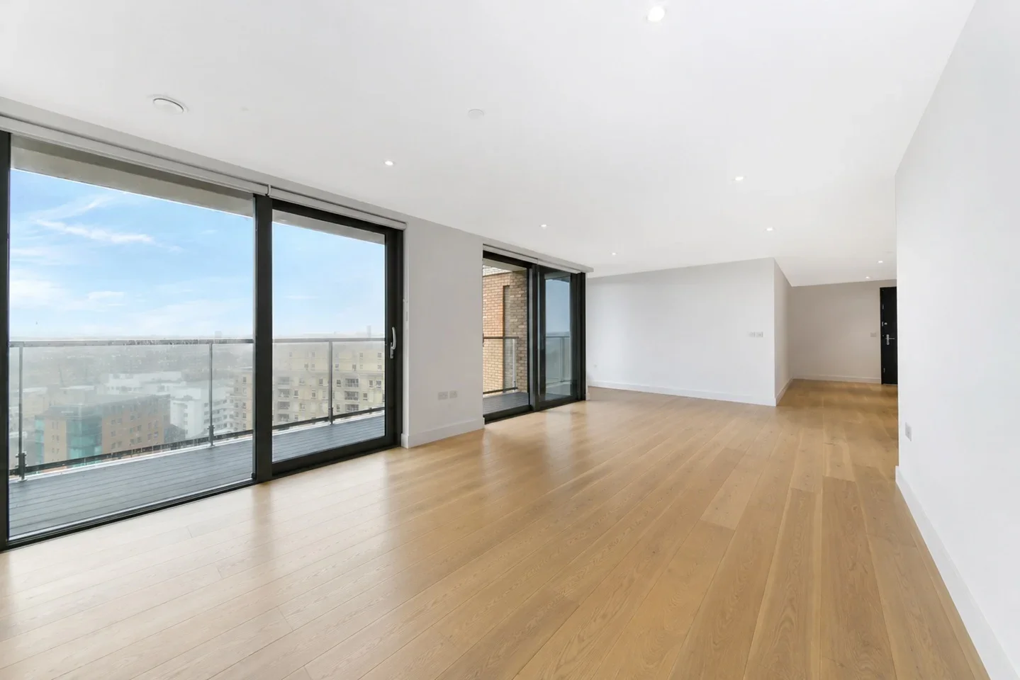 Flat Limeharbour in Greater London