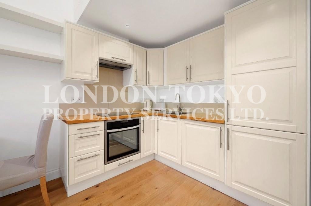 Flat Nevern Place in Greater London