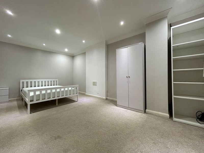 Room Peebles Way in Leicester