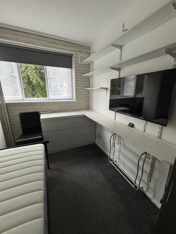 Room Manchester Road in Bury