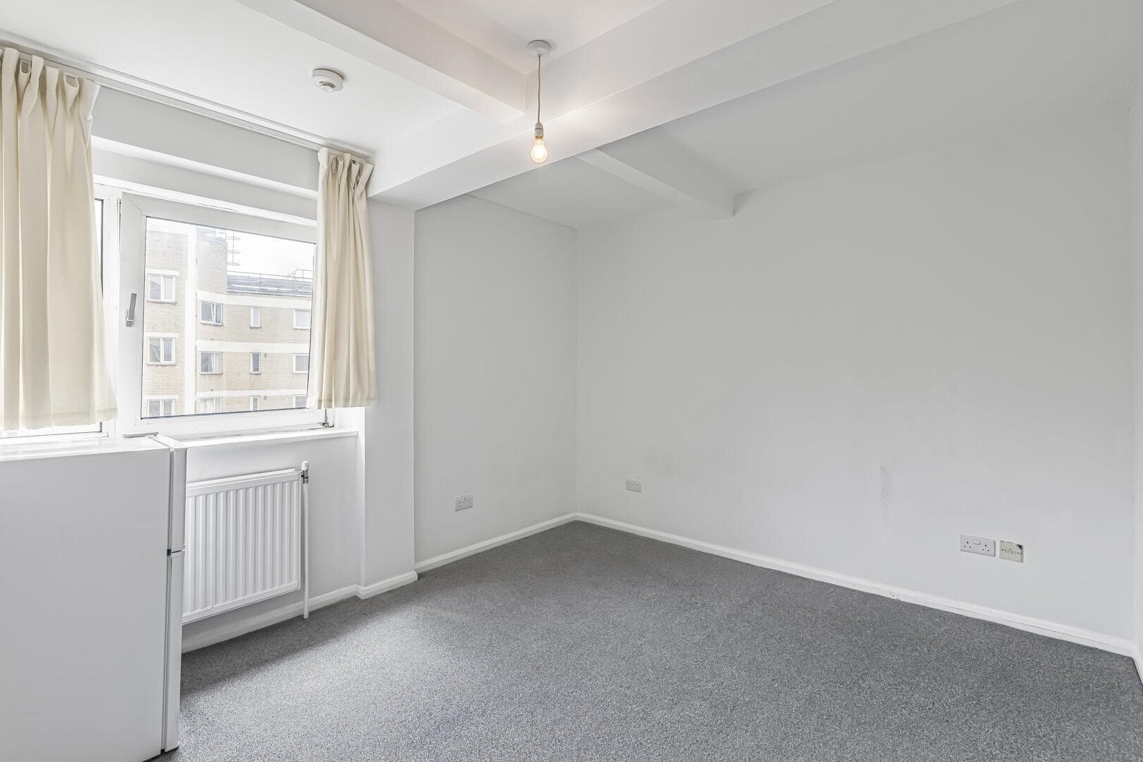 Flat Sloane Avenue in Greater London