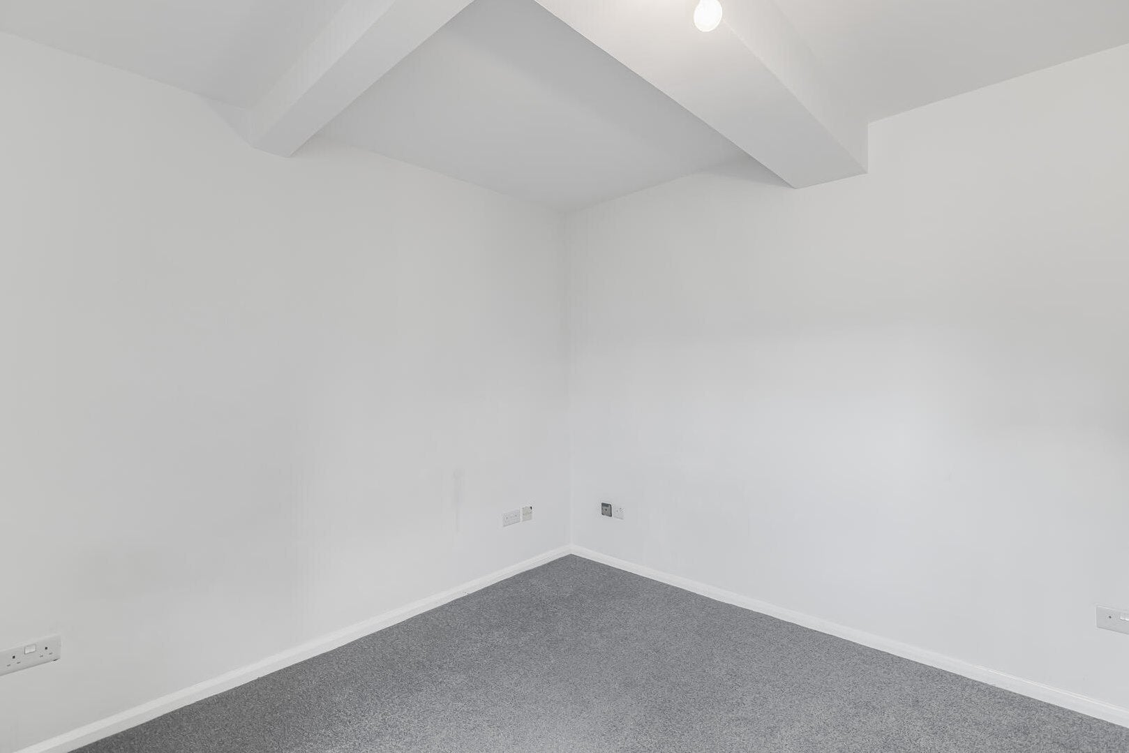 Flat Sloane Avenue in Greater London