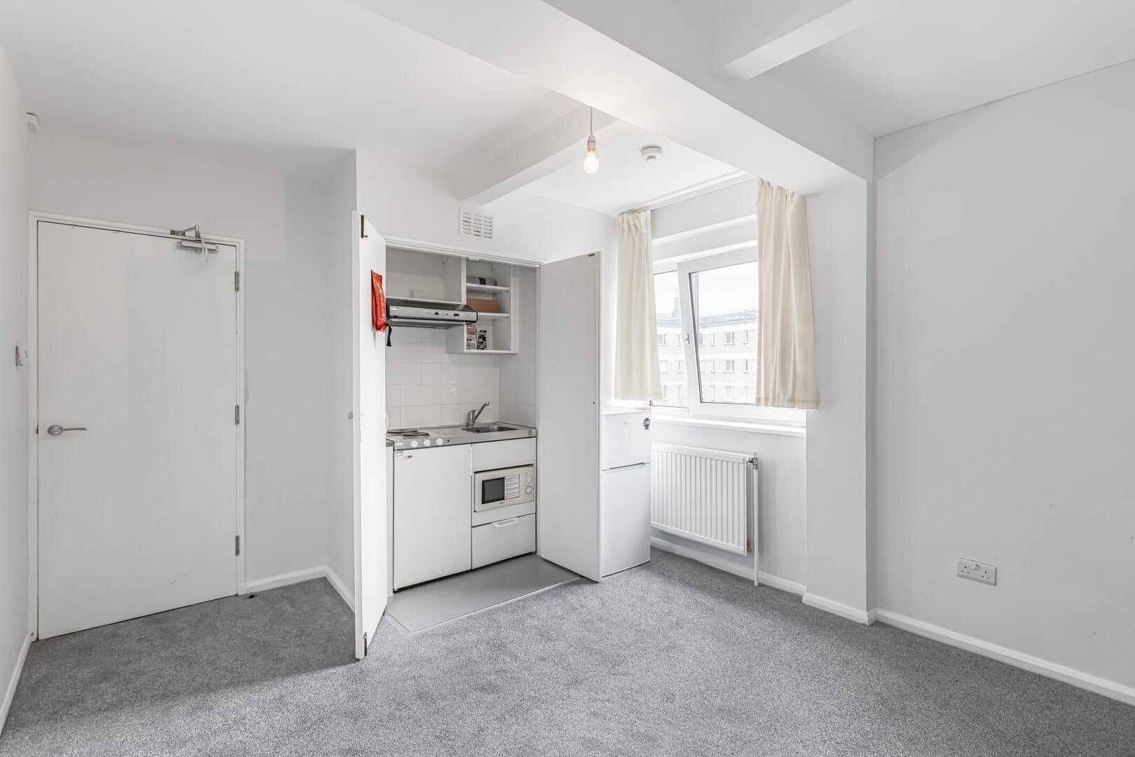 Flat Sloane Avenue in Greater London