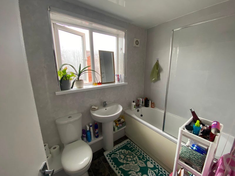 Flat Simonside Terrace in Newcastle upon Tyne