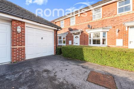 House Deardon Way in Shinfield