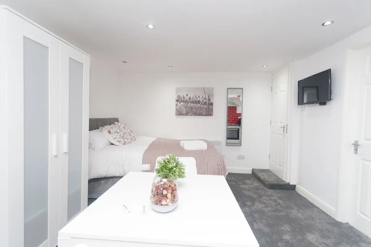 Flat St Hilda's Place in Leeds