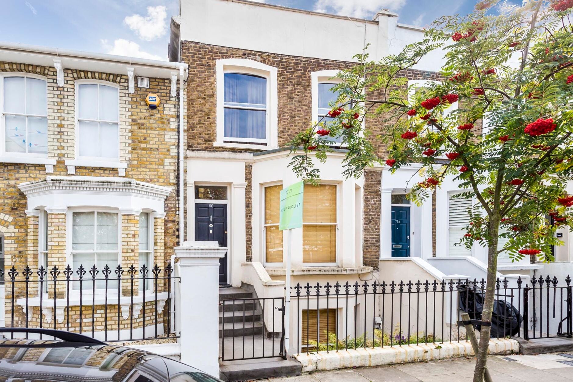 House Askew Crescent in Greater London