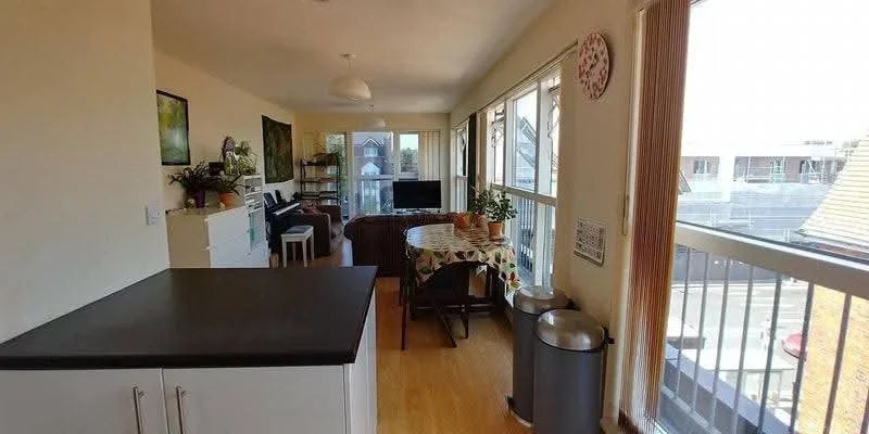 Flat Grecian Crescent in Greater London