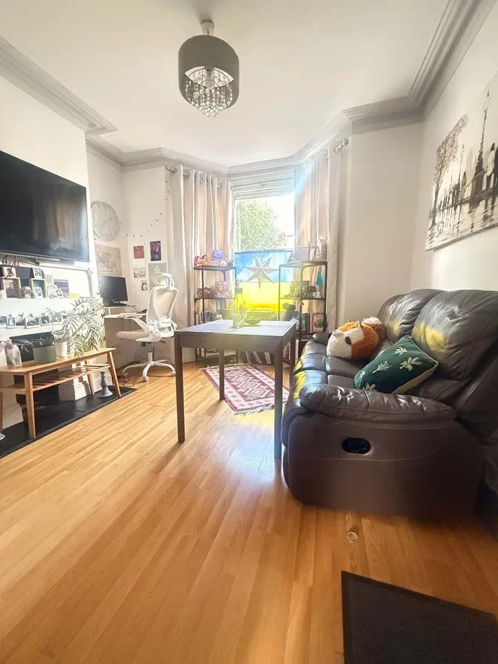 Flat Holmewood Road in Greater London