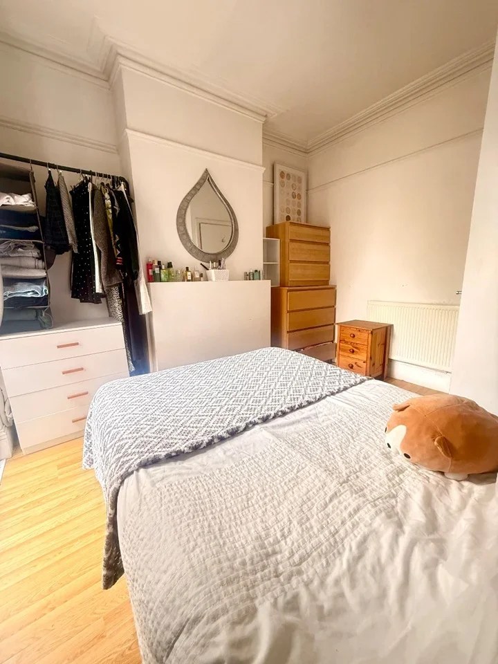 Flat Holmewood Road in Greater London