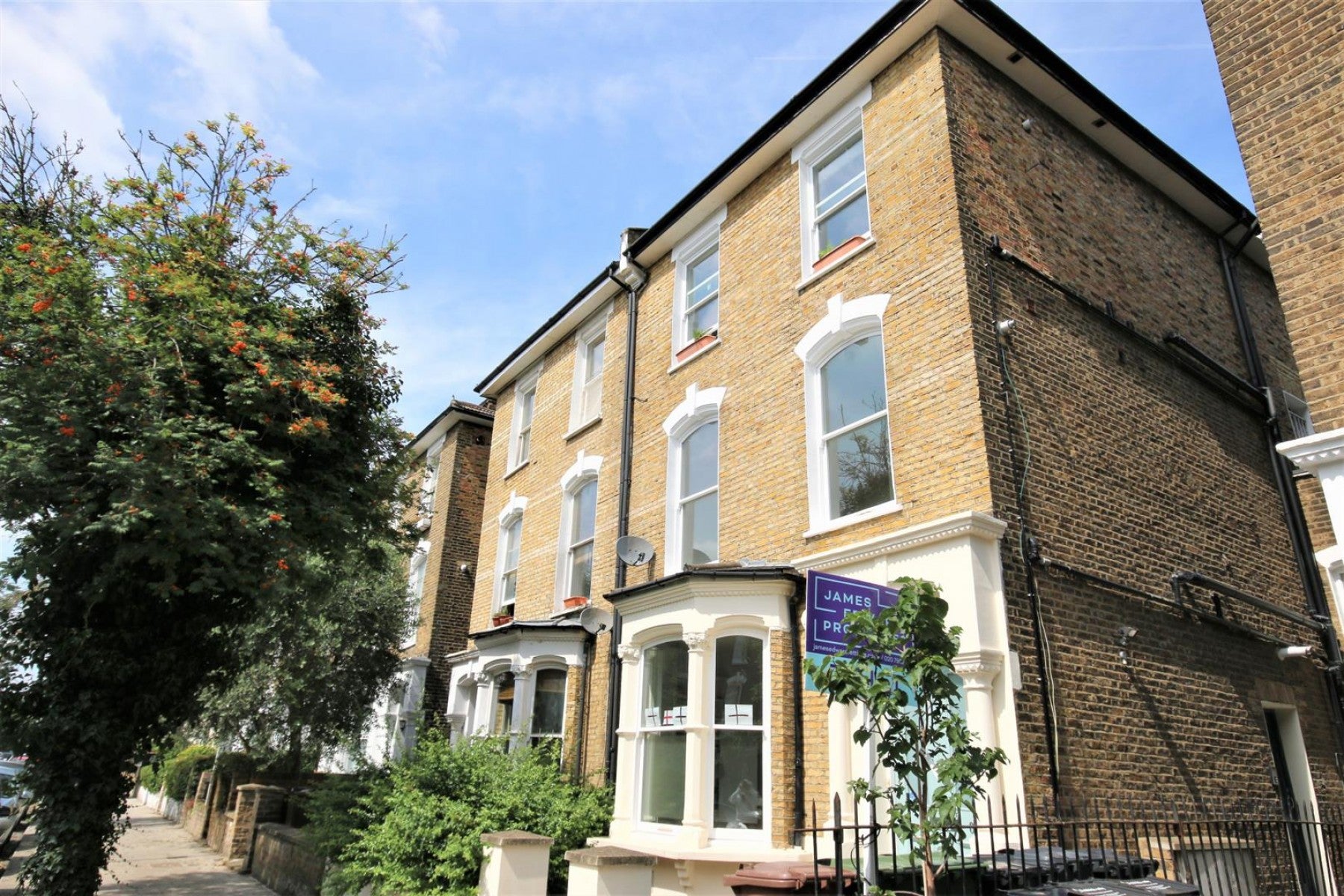 Flat Wilberforce Road in Greater London