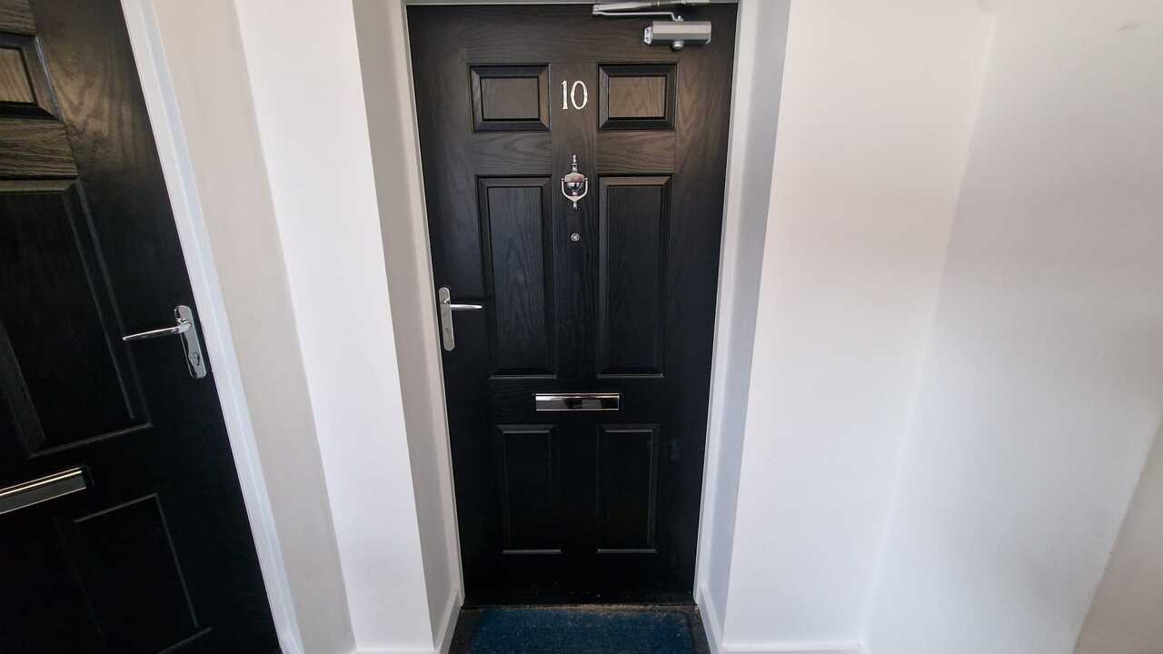 Flat Empress Road in Luton