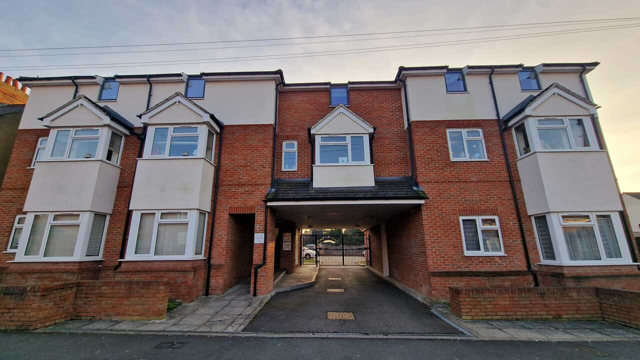 Flat Empress Road in Luton