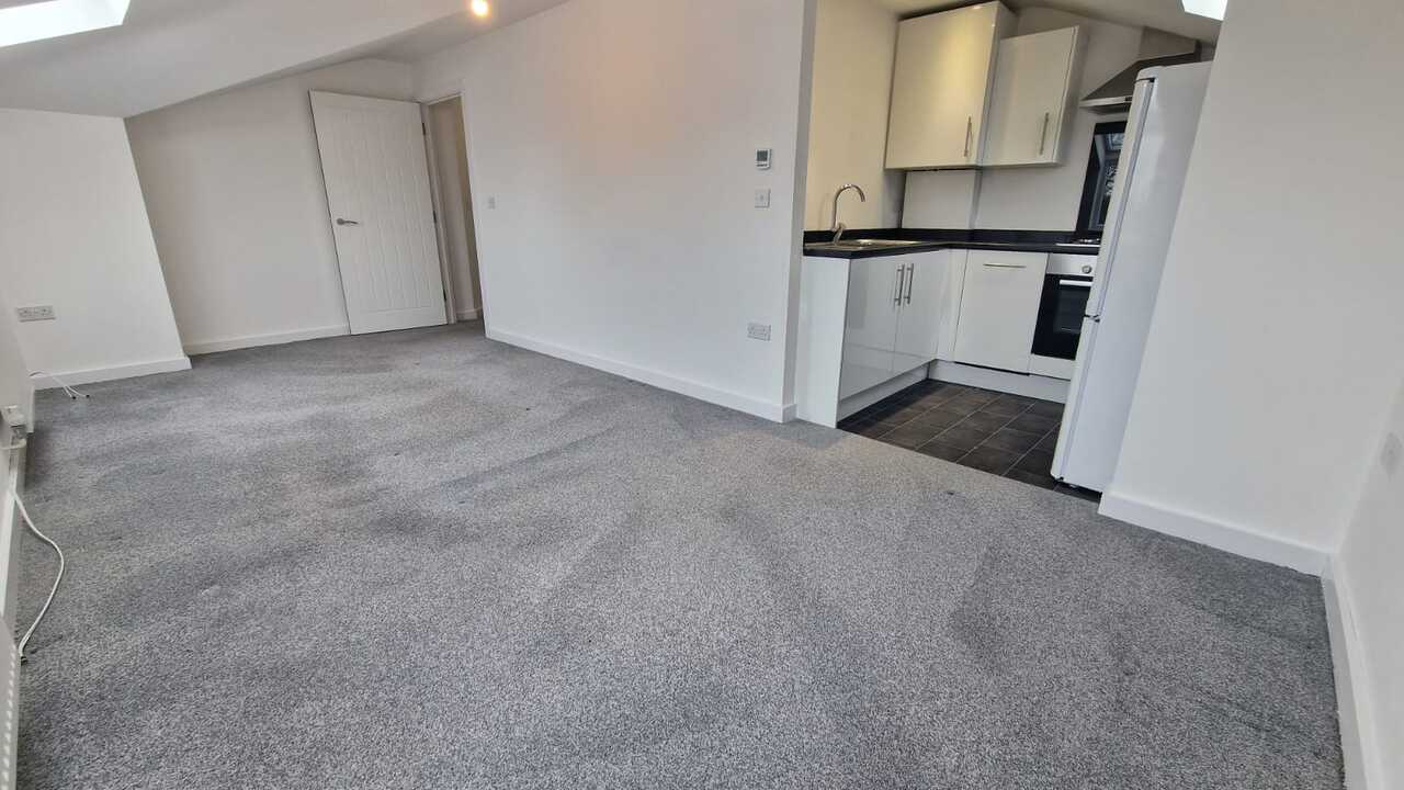 Flat Empress Road in Luton