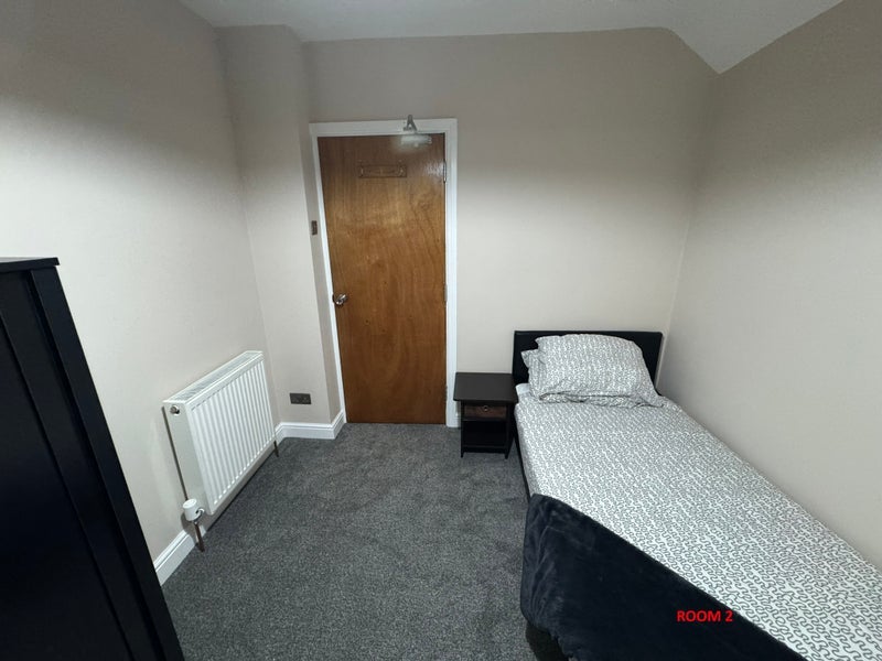 Room Meadow Grove in Bristol