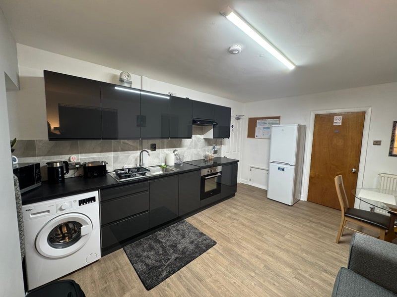 Room Meadow Grove in Bristol