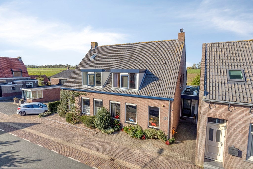 Huis Flierstraat 100 A in Lage Zwaluwe