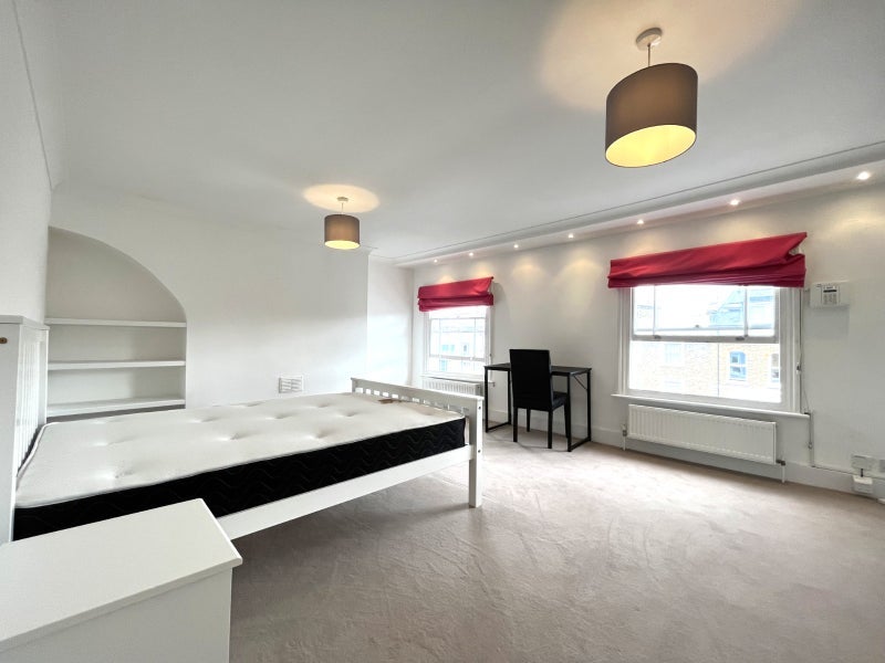 Room New Cross Road in Greater London