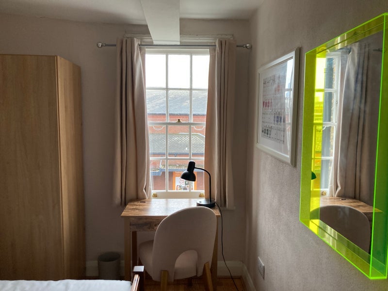 Room Ritchie Street in Greater London
