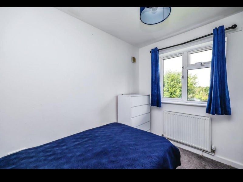 Room Greythorn Drive in Nottingham