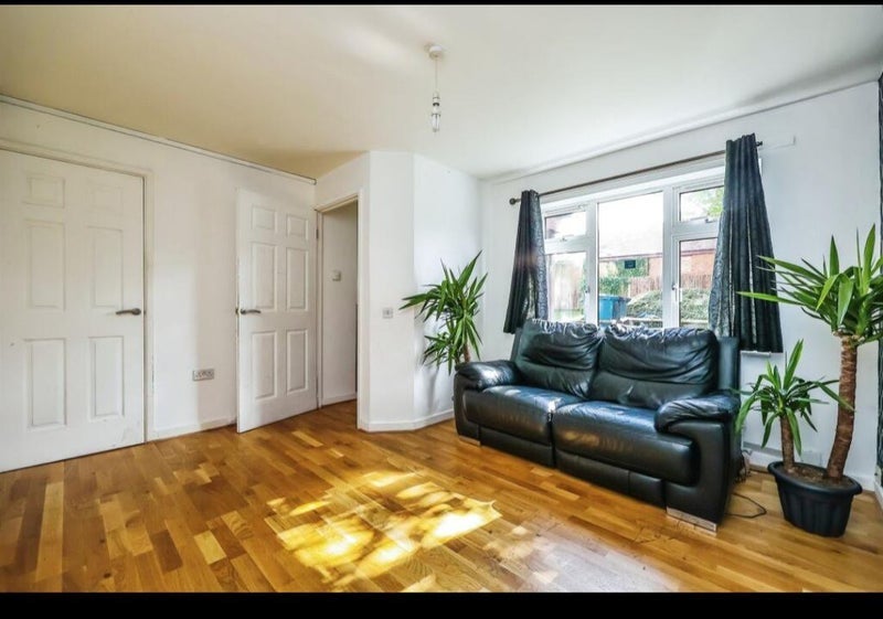 Room Greythorn Drive in Nottingham
