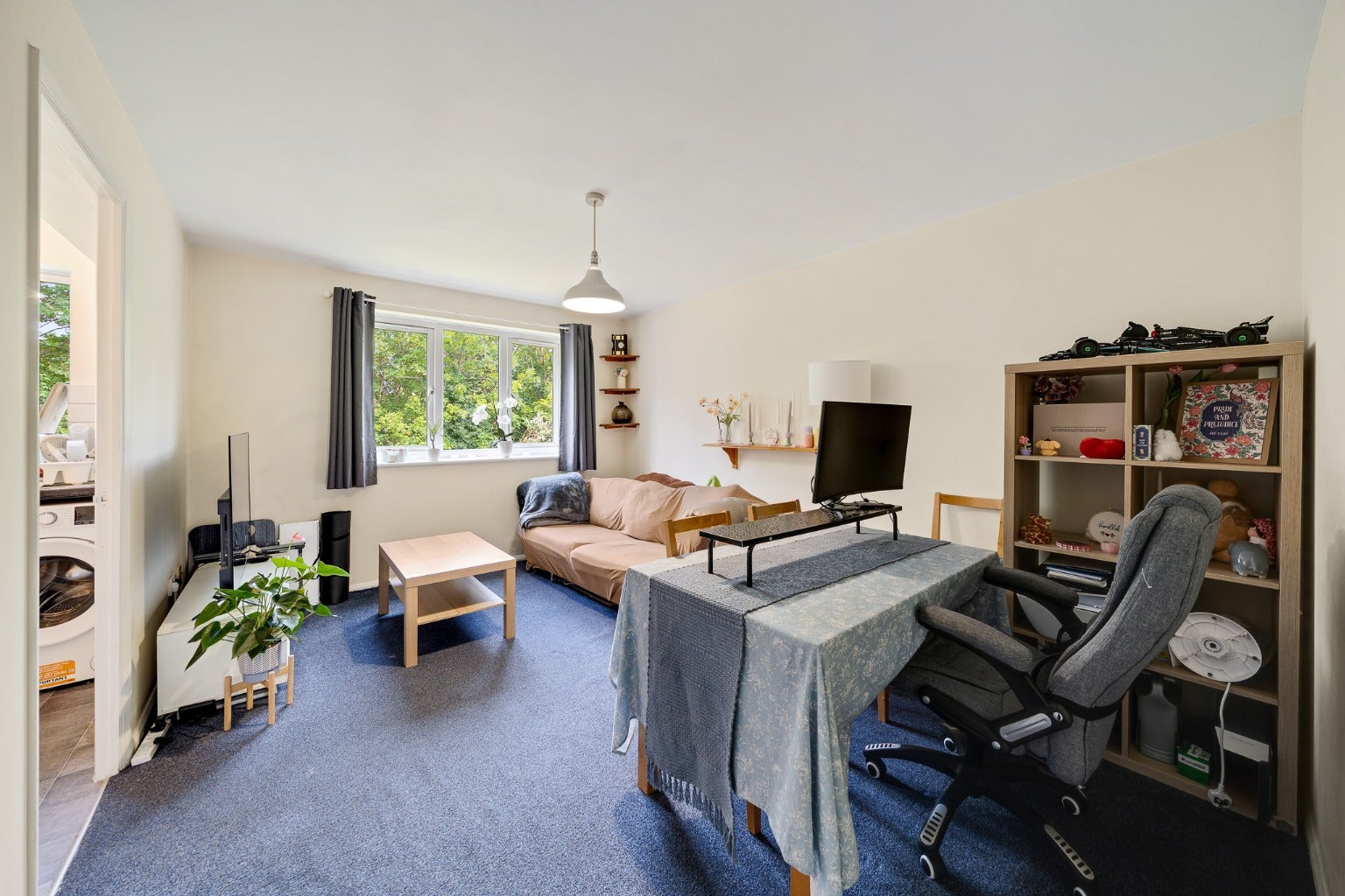 Flat Bernard Ashley Drive in London